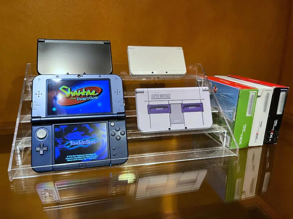 A few Nintendo 3DS models