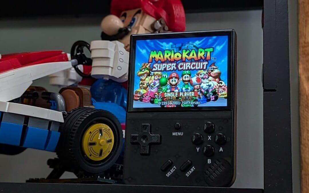 Game console R350S Review: Cheap, Playable, but Compromised